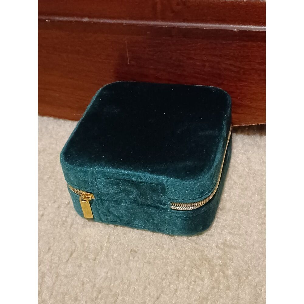 Plush Emerald Green Velvet Travel Jewelry Box - Picture 2 of 3
